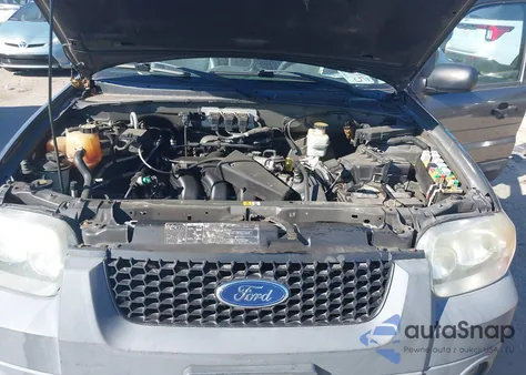 2005 Ford Escape Xlt from USA, damaged, VIN 1FMCU93175DA18596